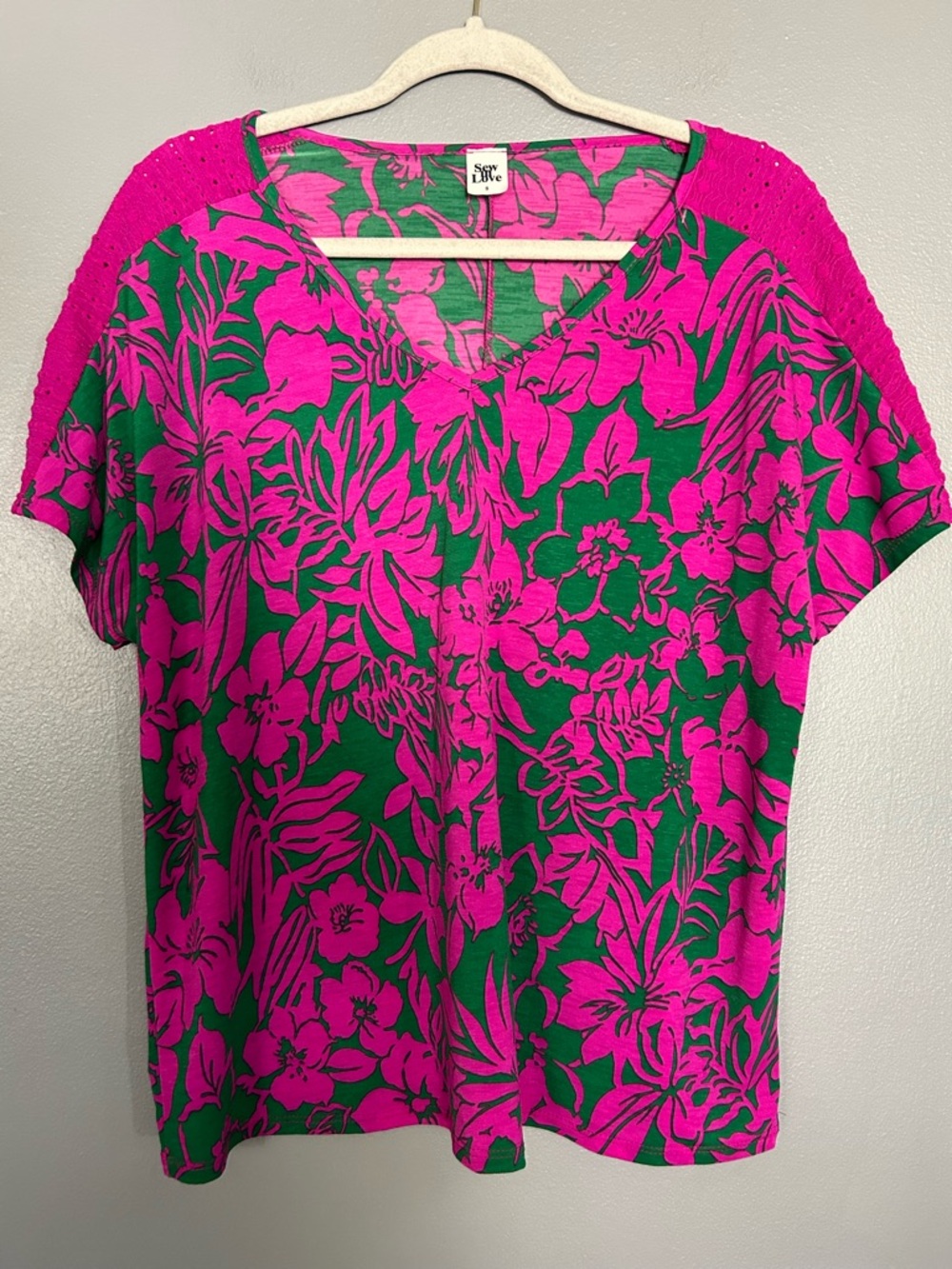 Sew In Love Floral V-Neck Short Sleeve Top Hot Pink & Green Women’s Small